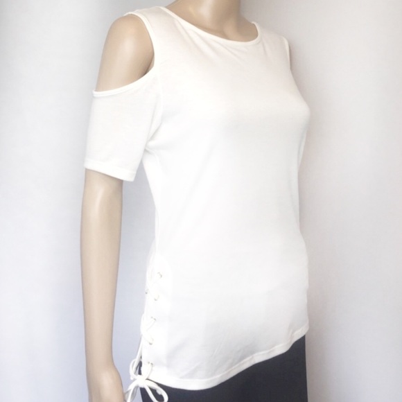 GUESS Open Shoulder Top! NWT - Picture 3 of 5